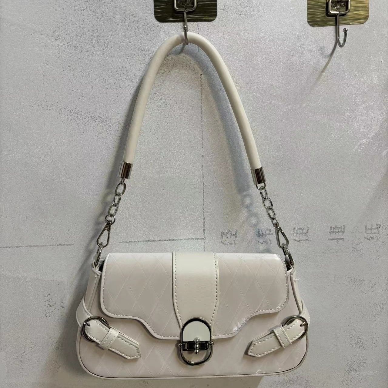 Hardware buckle bag variation 3
