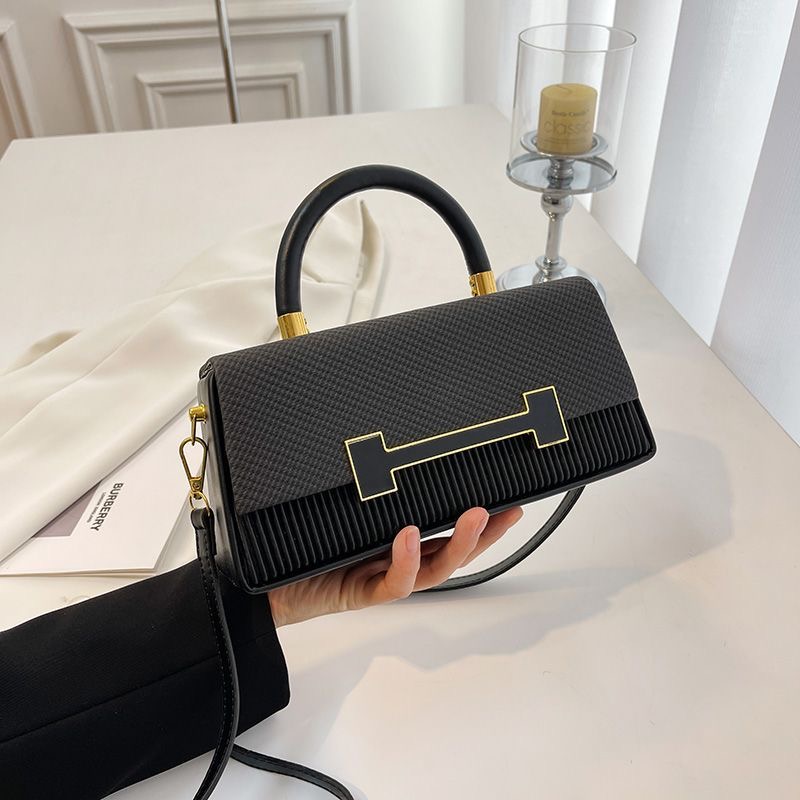 Versatile shoulder bag variation 7