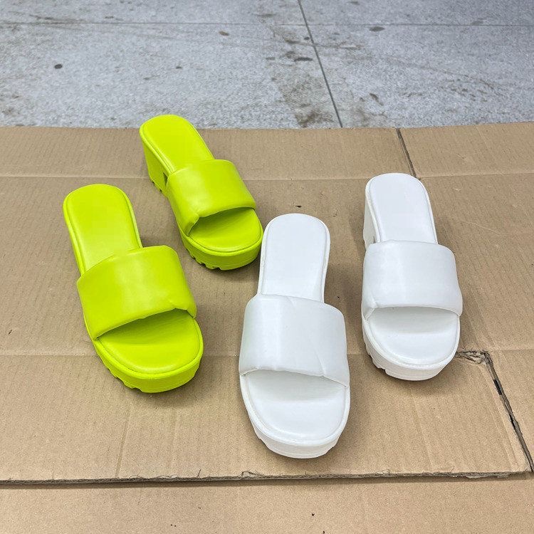 Thick Sole. Heel
